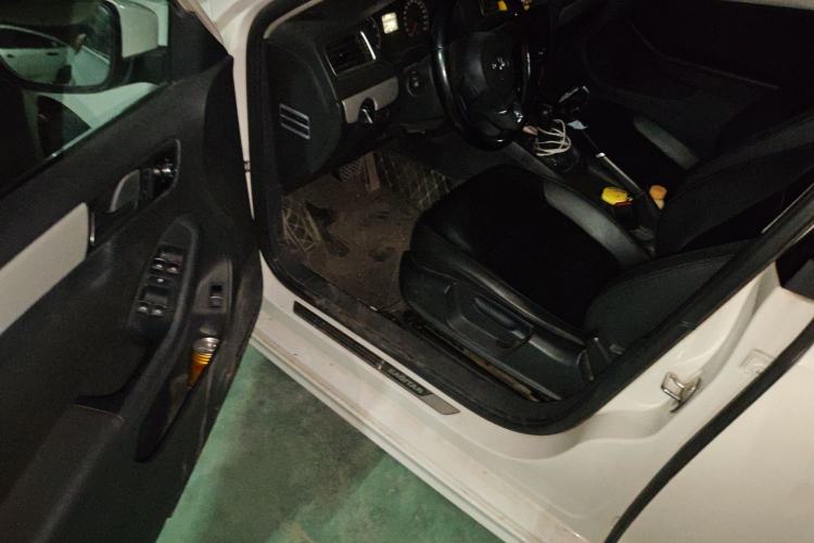 Used Volkswagen Sagitar 2014 Revised Version 1.6L Automatic Leading Edition
