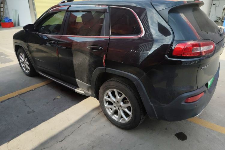 Used Jeep Cherokee 2017 2.0L Superior Edition
