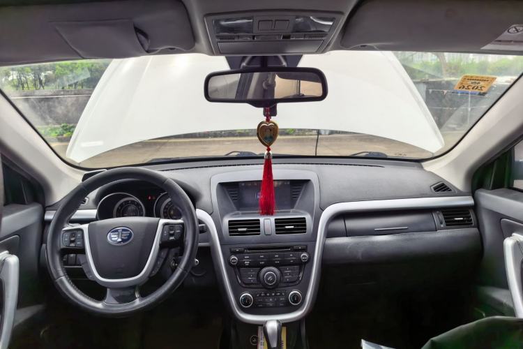 Used Bestune X80 2013 2.0L automatic comfort version Center Console