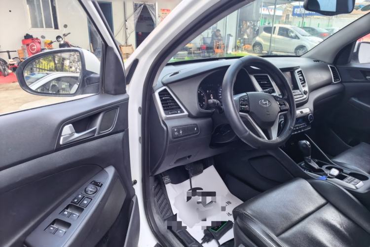 Used Hyundai Tucson 2015 1.6T Dual-Clutch Two-Wheel-Drive Smart Model Driver Seat