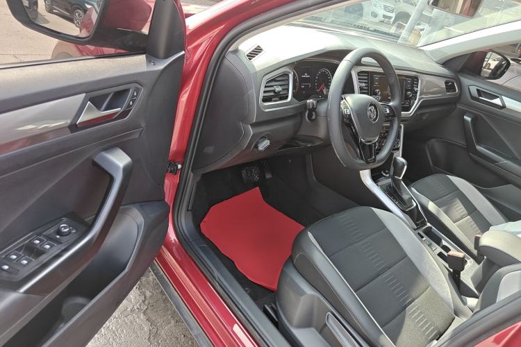 Used Volkswagen T-ROC 2019 230TSI DSG Two-Wheel-Drive Advanced Version China VI Standard Driver Seat