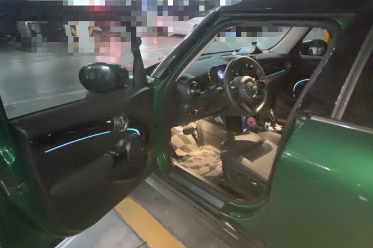 Used MINI 2023 1.5T COOPER Artist Five-Door Edition Driver Seat