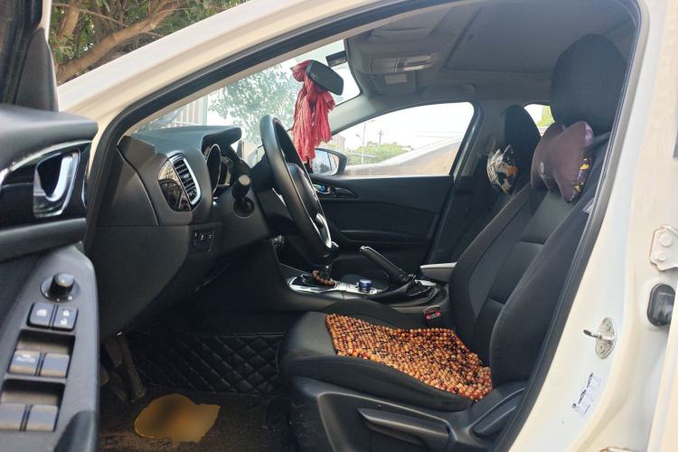 Used Mazda 3 Axela 2016 Sedan 1.5L Manual Luxury Model