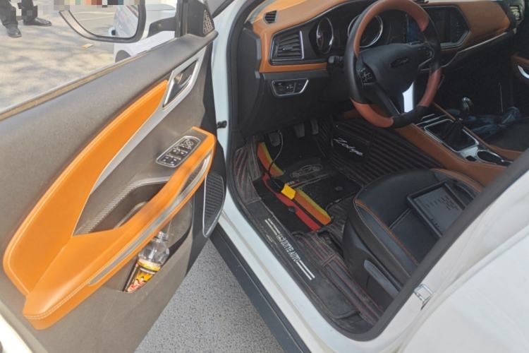 Used Zotye T300 2017 1.5L Manual Luxury Model Driver Seat