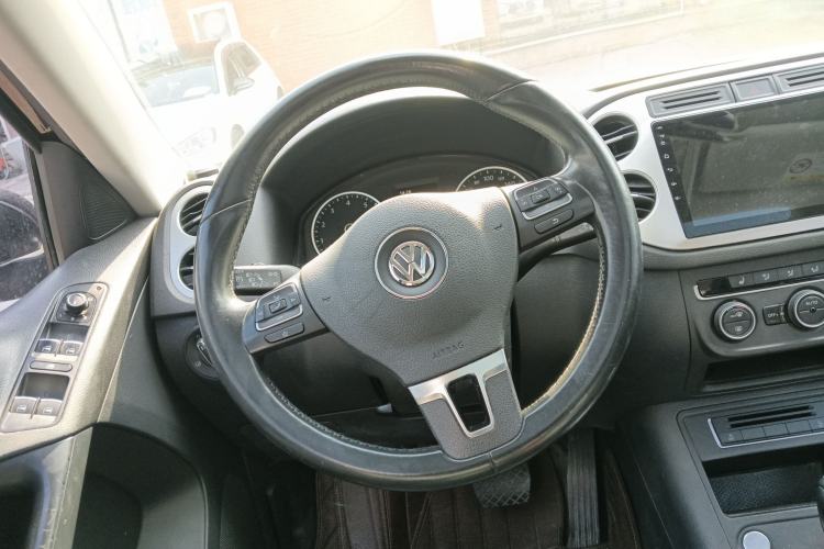 Used Volkswagen Tiguan 2015 1.8TSI Automatic Two-Wheel Drive Luxury Model Steering Wheel