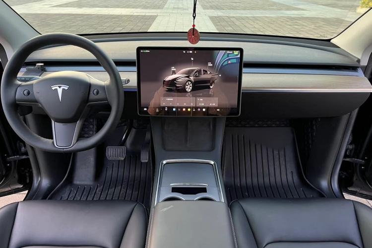 Used Tesla Model Y 2022 Long-Range All-Wheel-Drive Version