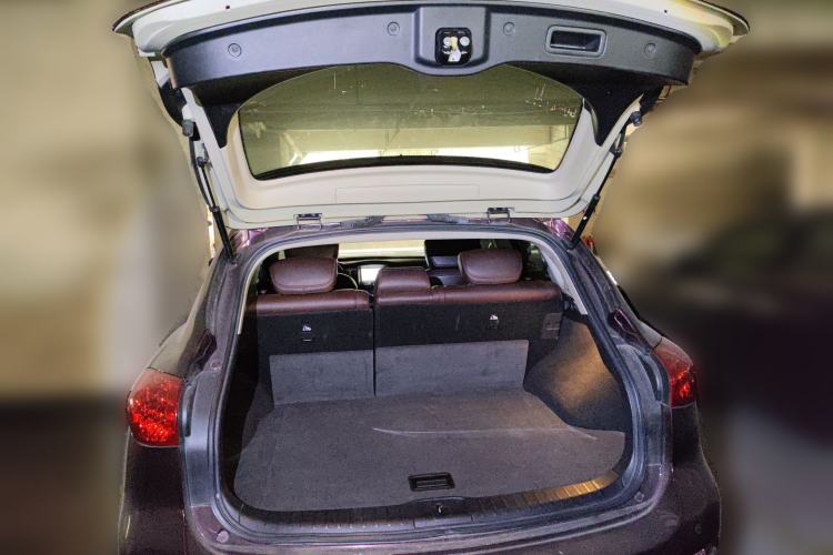 Used Infiniti QX50 2013 2.5L Two-Wheel-Drive Elegant Edition Trunk