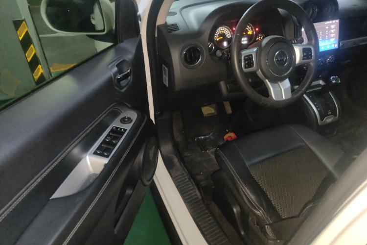 Used Jeep Compass 2013 2.4L four-wheel-drive sport version