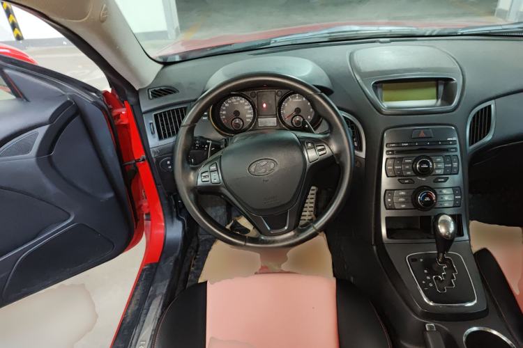 Used Hyundai Genesis Coupe 2009 2.0T Automatic Deluxe Edition Steering Wheel