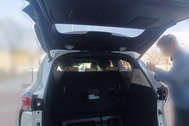 Used Toyota Sienna 2023 2.5L Hybrid Deluxe Edition