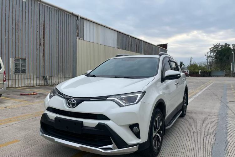 Used Toyota RAV4 2016 2.0L CVT Two-Wheel Drive Fashion Edition China V Standard