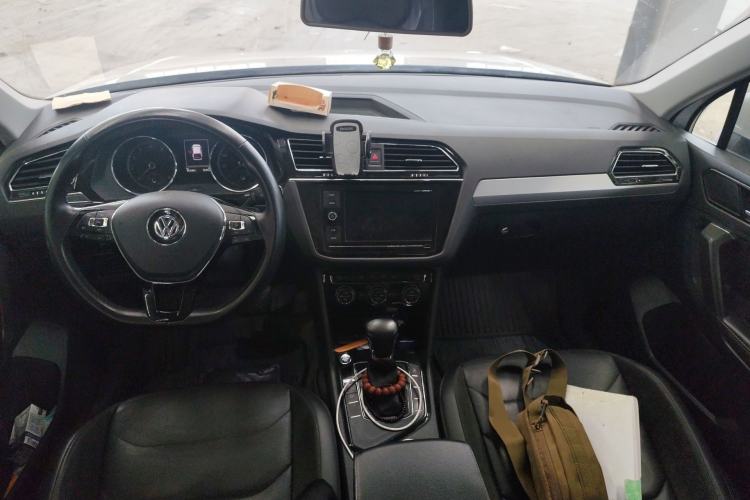 Used Volkswagen Tiguan L 2019 330TSI Automatic Two-Wheel Drive Panoramic Comfort Edition China VI Standard Center Console