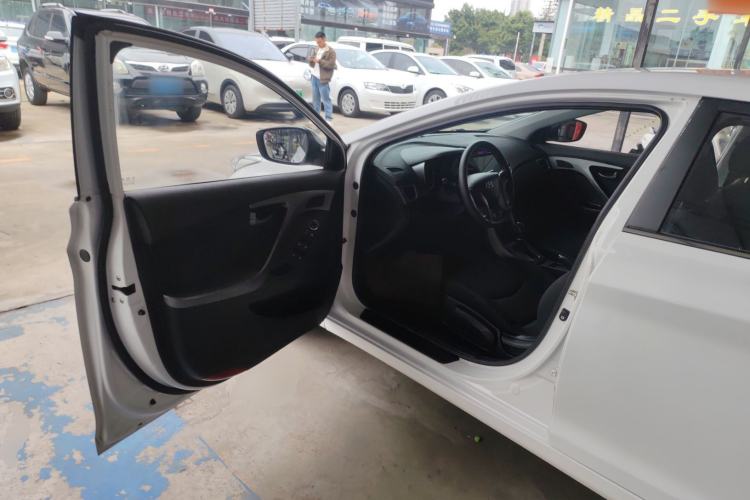 Used Hyundai Elantra (5th Generation / Langdong) 2016 1.6L Automatic Smart Version