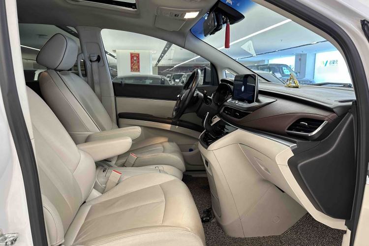 Used Buick GL8 2021 Land Cruiser Executive Class 652T Luxury Model Interior 6