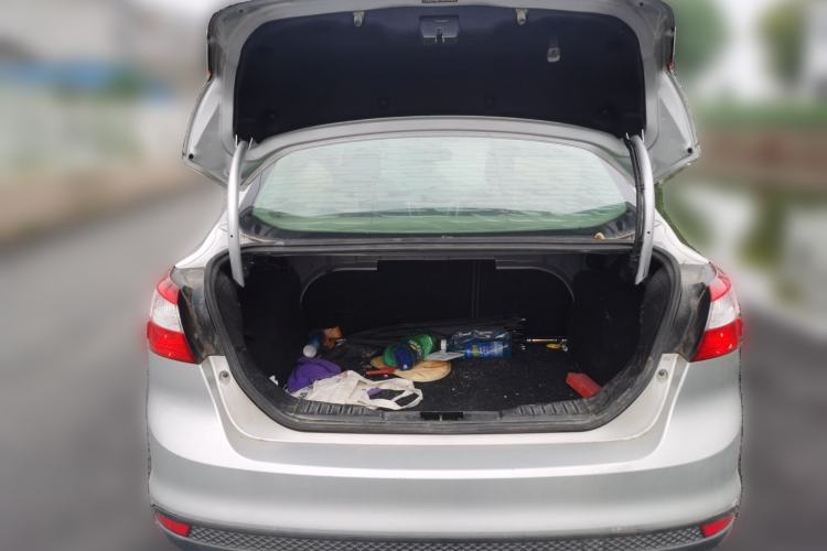 Used Ford Focus 2012 Sedan 1.6L Manual Comfort Model
