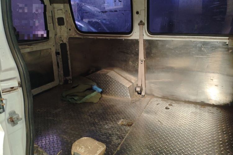 Used SAIC MAXUS Xintu V80 2017 2.5T 5-Speed Manual Aoyuntong National IV Short Wheelbase Ultra-Low Roof 5/6/10-Seater