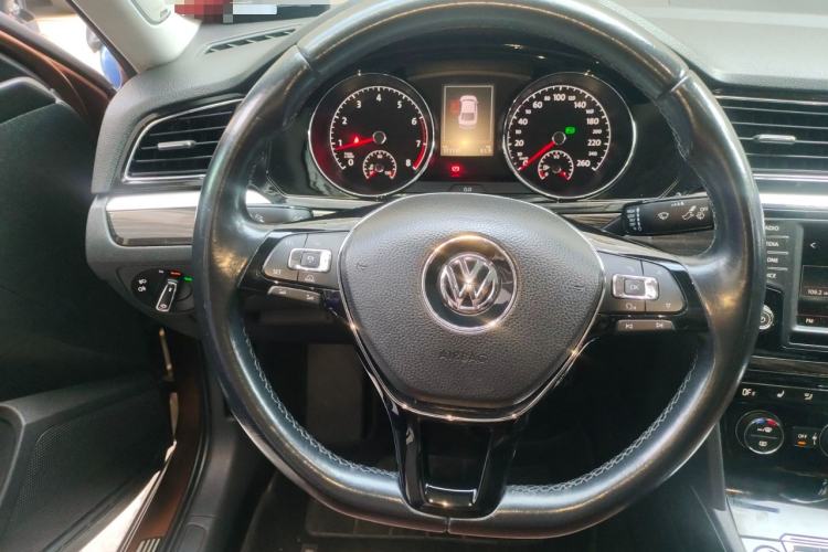 Used Volkswagen Lamando 2015 330TSI DSG Luxury Edition