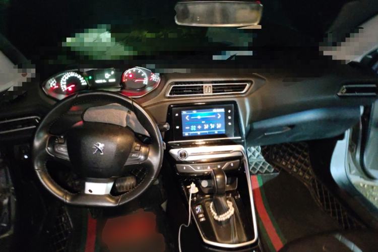 Used Peugeot 308 2016 230THP Automatic Luxury Edition Center Console