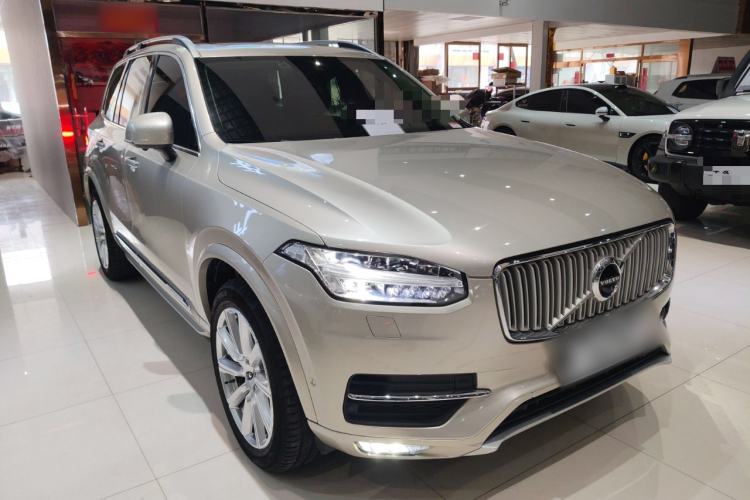 Used Volvo XC90 2015 T6 Luxury Edition 5-seater Front Right 45 Deg