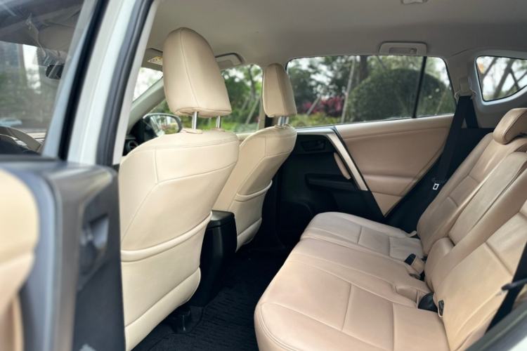 Used Toyota RAV4 2015 2.0L CVT Two-Wheel Drive Urban Edition