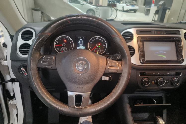 Used Volkswagen Tiguan L 2015 1.8TSI Automatic All-Wheel Drive Comfort Edition
