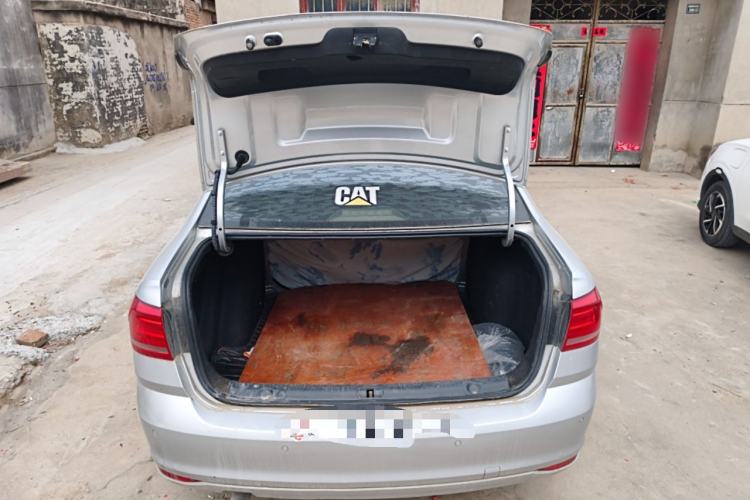 Used Volkswagen Lavida 2017 1.6L Manual Fashion Edition