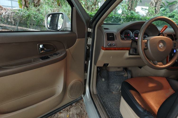 Used Buick GL8 2011 2.4L CT Comfort Edition
