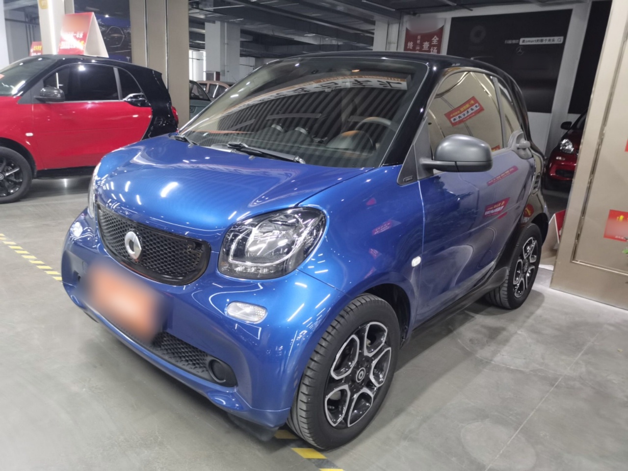 تحت مقدمة السيارة