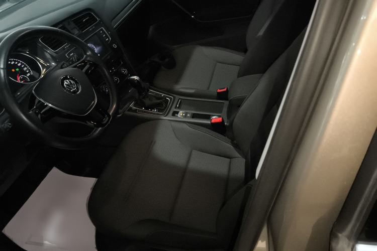 Used Volkswagen Golf 2017 1.6L Automatic Comfort Million-Vehicle Anniversary Edition
