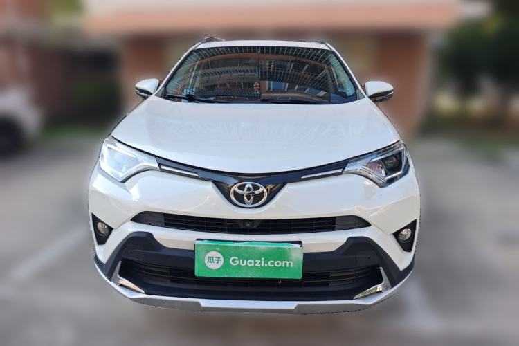 Used Toyota RAV4 2019 2.0L CVT Two-Wheel Drive Luxury Version China VI Standard