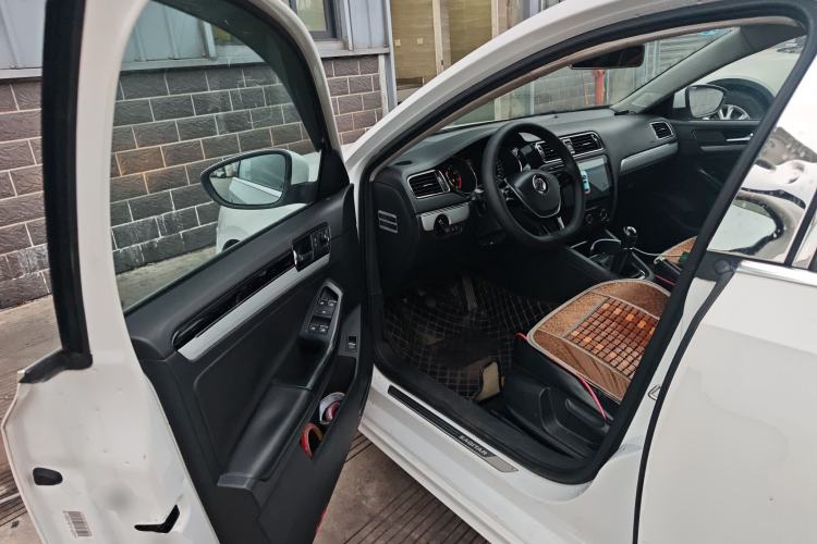 Used Volkswagen Sagitar 2015 1.6L Manual Comfort Model Driver Seat