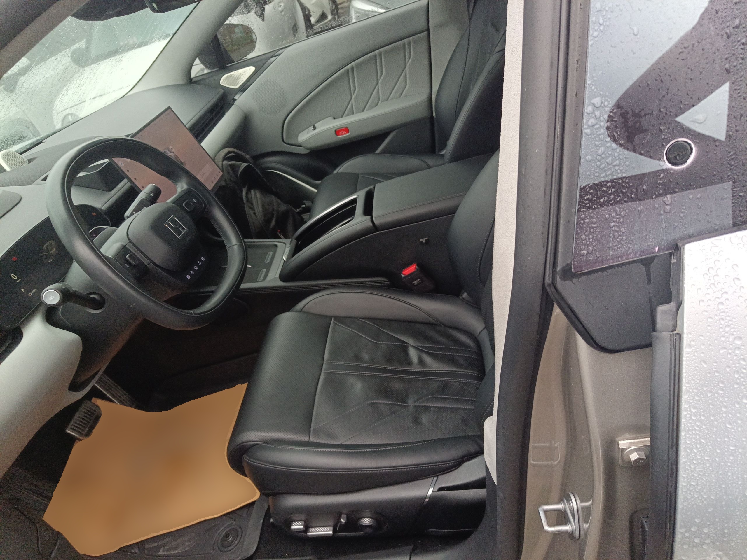 Переднее сиденье в автомобиле