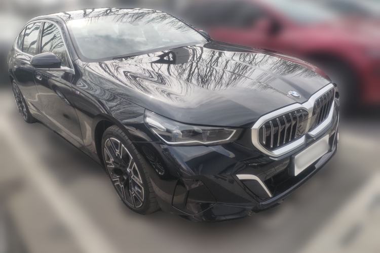 Used BMW 5 Series 2025 530Li Luxury Edition M Sport Package Exterior 1