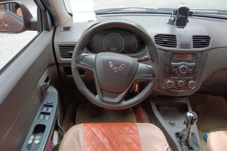 Used Wuling Hongguang 2014 1.5L S Standard Version Steering Wheel