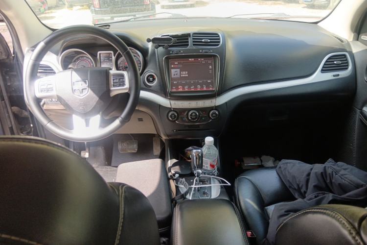 Used Dodge Journey 2013 2.4L Two-Wheel Drive Luxury Version