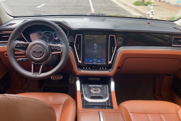 Used Zotye T700 2017 1.8T Dual-Clutch Prestige Model Center Console