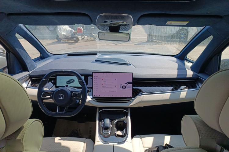 Used Zeekr 009 2024 7-Seater Walk-Through Version Four-Wheel Drive 108 kWh Center Console