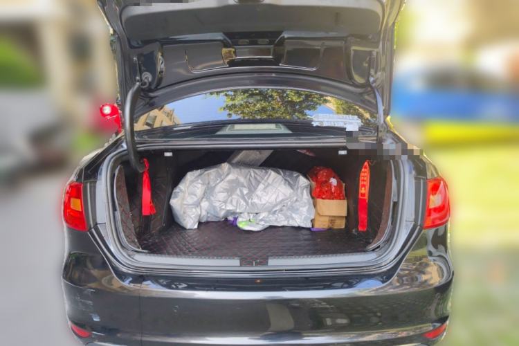 Used Volkswagen Sagitar 2014 1.6L Manual Comfort Model Trunk