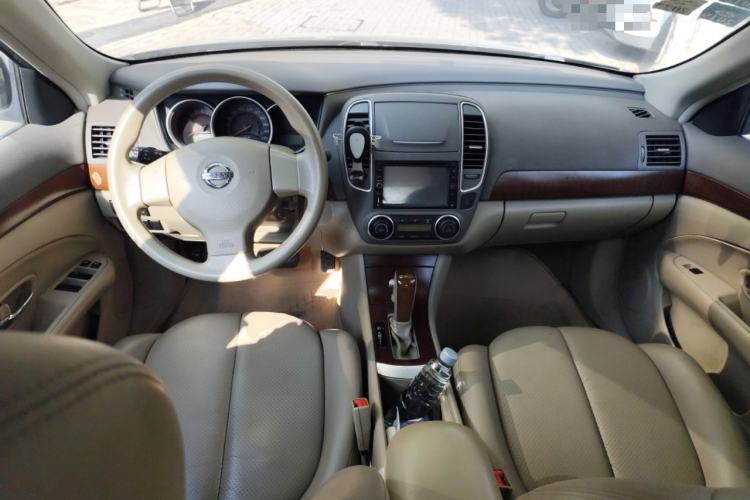 Used Nissan Sylphy 2009 1.6XL Automatic Luxury Sunroof Edition Center Console