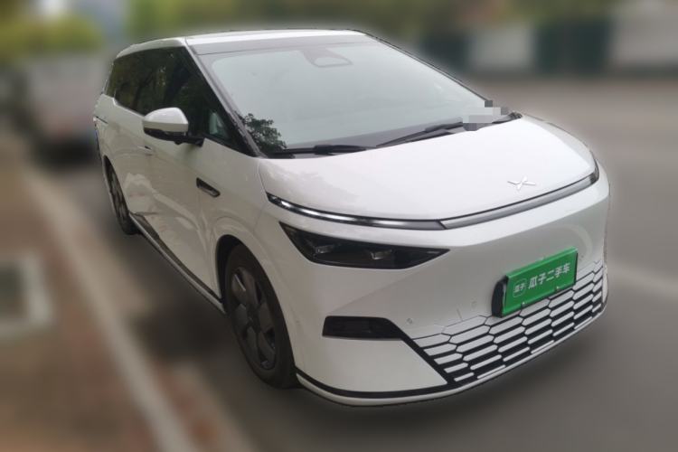 Used XPeng X9 2024 702 Ultra-Long Range Max Front Right 45 Deg