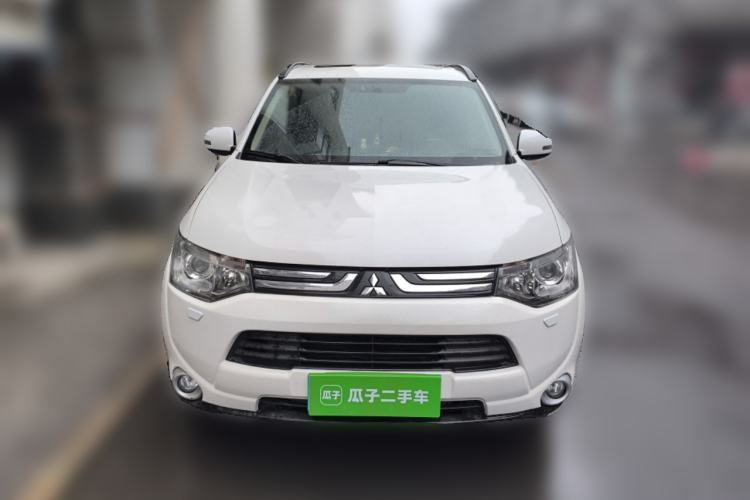 Used Mitsubishi Outlander 2013 2.4L 4x4 Luxury Navigation Edition 5 Seats