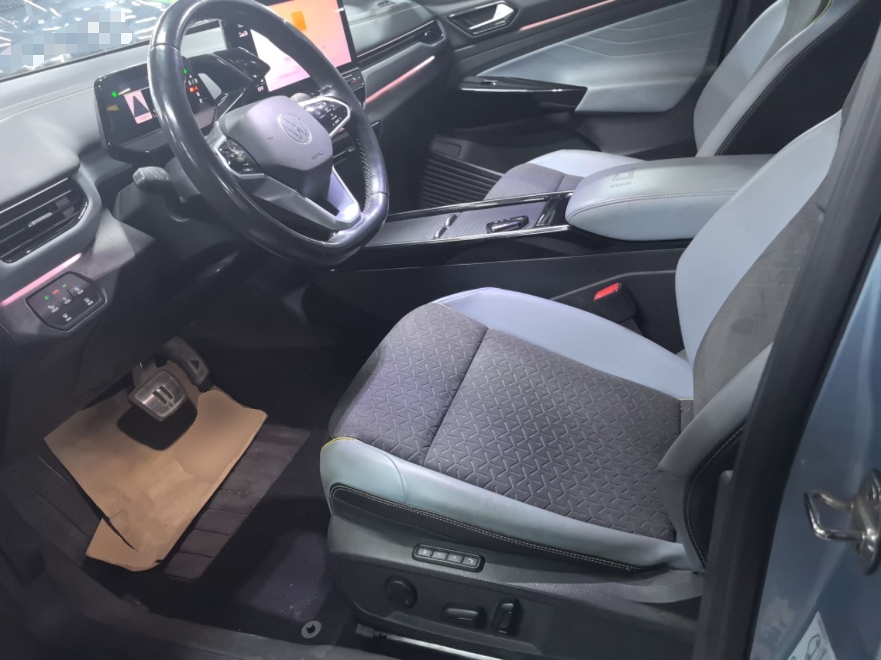 Переднее сиденье в автомобиле