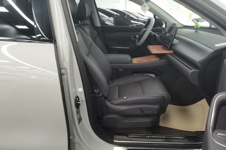 Used Leapmotor C10 2024 210 LiDAR Version Right Front Seat