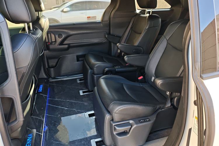 Used Toyota SIENNA 2023 2.5L Hybrid Deluxe Edition Left Rear Seat