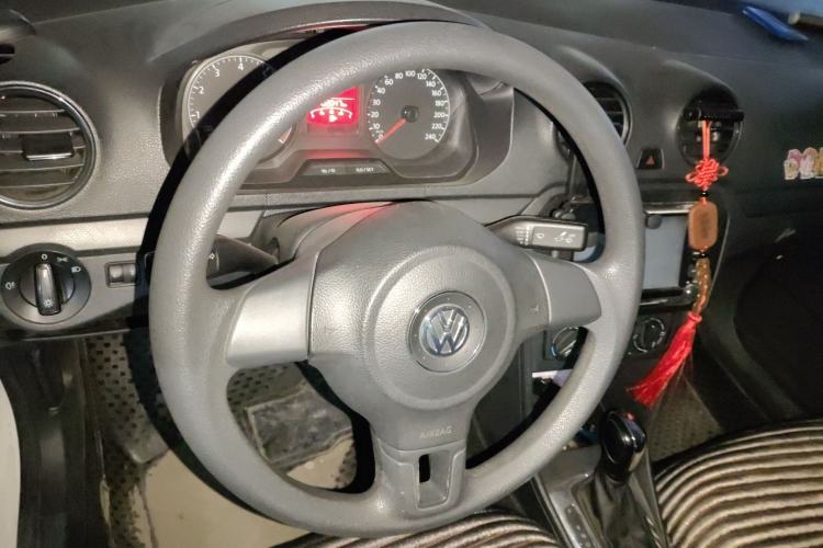 Used Volkswagen Jetta 2015 Value Edition 1.6L Automatic Fashion Version Steering Wheel