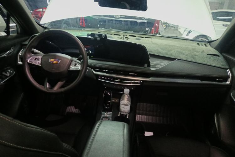 Used Cadillac XT4 2024 28T Two-Wheel-Drive Luxury Version Center Console