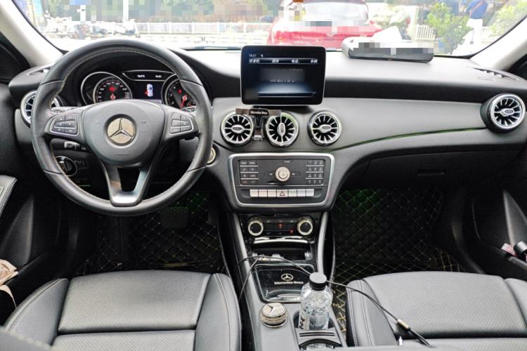 Used Mercedes-Benz GLA 2018 GLA 200 Sport Edition Center Console