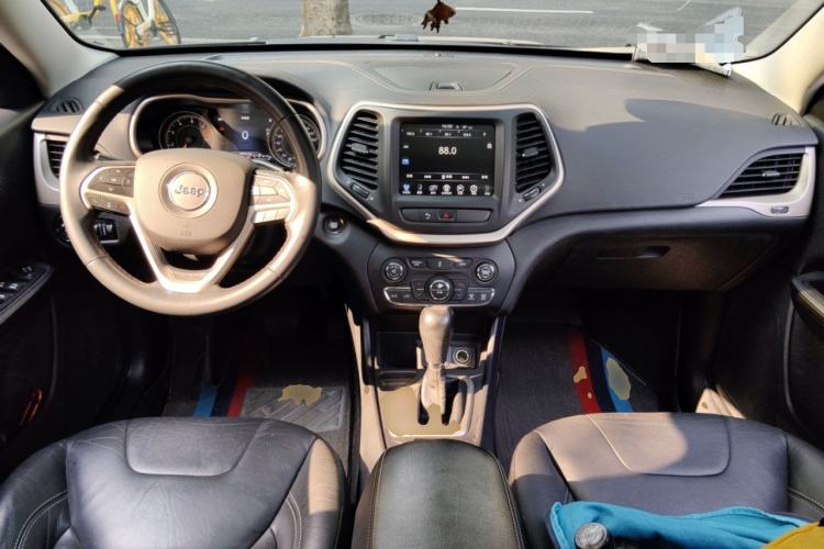 Used Jeep Cherokee 2016 2.0L Superior Edition Center Console