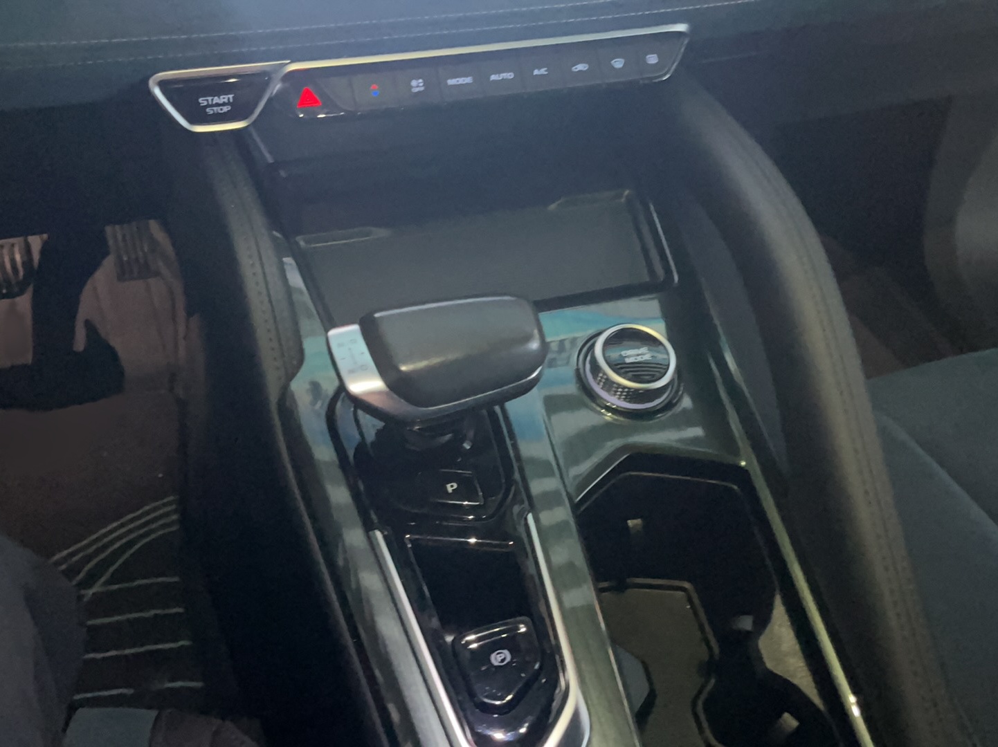 Geely Auto Monjaro L 2021 2.0TD DCT EVO Two-Wheel Drive Smart Luxury Version — снимка 11