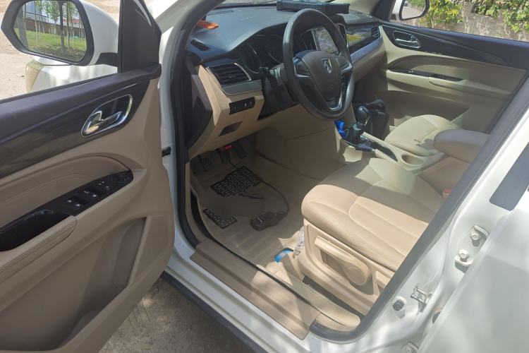 Used Baojun 730 2016 1.5L Manual Comfort Version 7 Seats China V Emission Standard Driver Seat